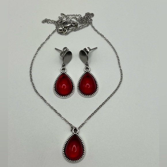 Bohemian Edgy Red Teardrop Necklace set with Earrings - Trendy Edgy Jewelry Set - Picture 3 of 17